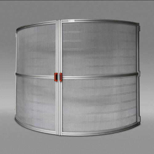 Protezione in profilo di alluminio con rete antidito e calandratura a misura
