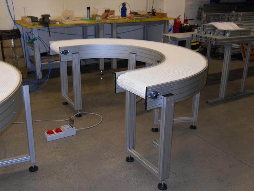 Nastro trasportatore a maglia plastica - curva a 180°
